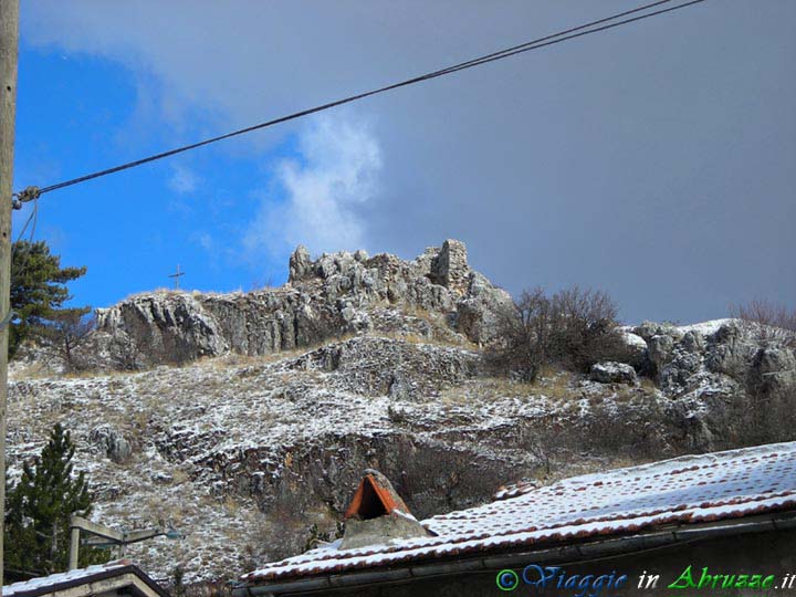 05_DSCN0209+.jpg - 05_DSCN0209+.jpg - Le rovine di Gioia Vecchio, distrutto dal terremoto del 1915.